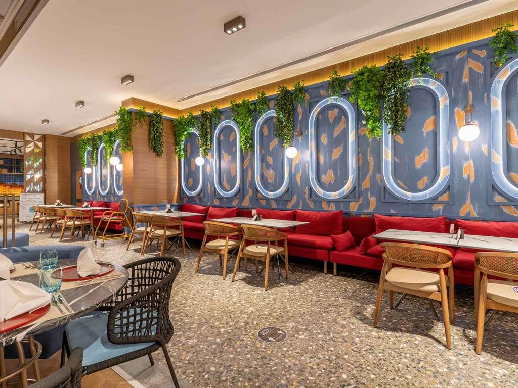 Mercure Trabzon Hotel Restaurant foto Interior of a restaurant in the mall