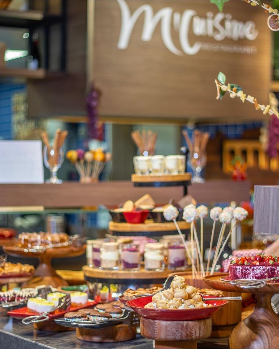 Mercure Trabzon Hotel Exterior foto A dessert buffet